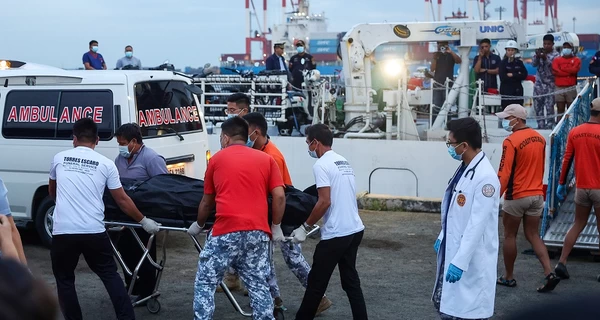 У берегов Филиппин затонул паром с 359 людьми на борту