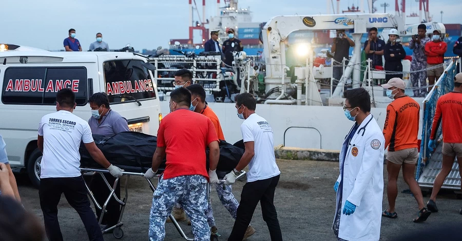 У берегов Филиппин затонул паром с 359 людьми на борту