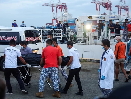 У берегов Филиппин затонул паром с 359 людьми на борту