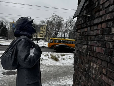 В Киеве пытались украсть таблички у памятника Анатолию Кузнецову, - автор