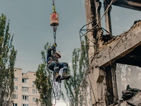 На энергообъекте Киева с 20-метровой высоты насмерть сорвался спасатель-верхолаз