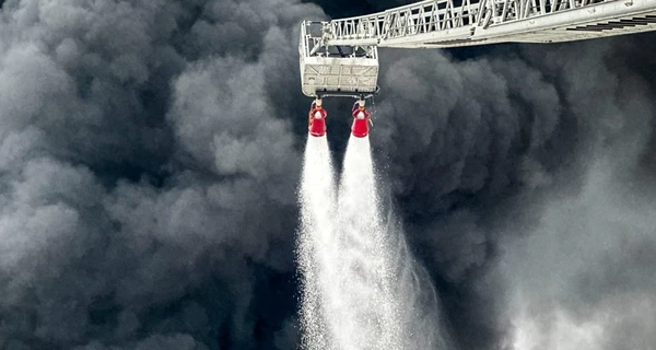 Россияне ударили по энергообъекту в Бродах – город в дыму