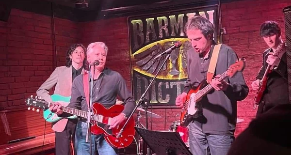 В Киеве после тушения пожара на Крещатике затопило бар, где пел Энтони Блинкен