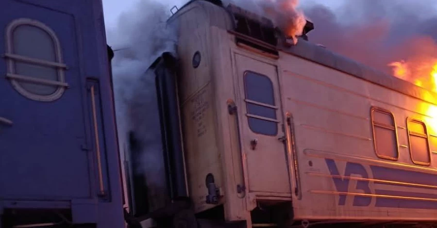 На Харьковщине россияне ударили по пассажирскому поезду, есть пострадавшие