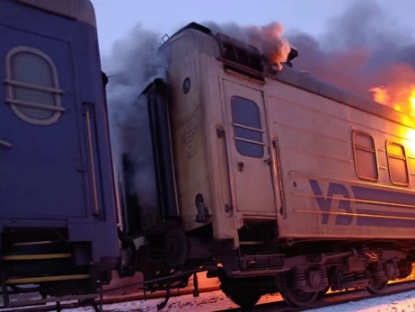 На Харьковщине россияне ударили по пассажирскому поезду, есть пострадавшие