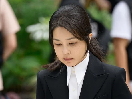 В Южной Корее впервые осудили бывшую первую леди — за взятку в виде сумок Chanel