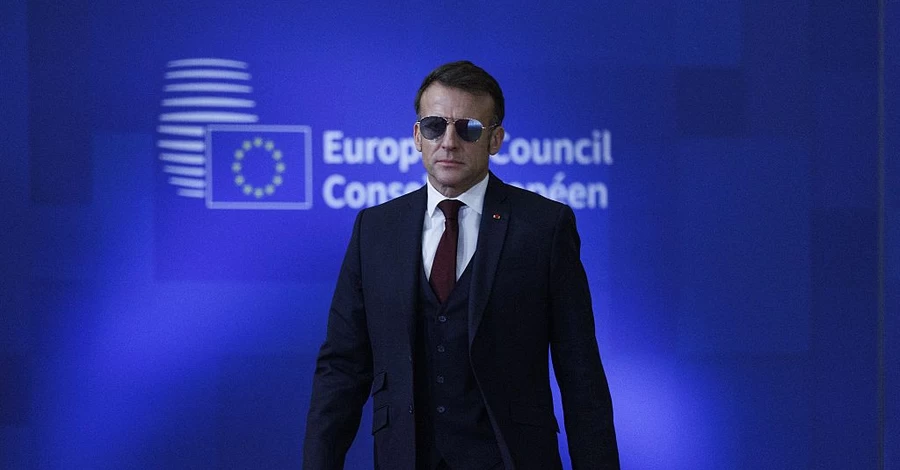 Стармер спародіював Макрона, надівши на шоу темні окуляри-авіатори: Bonjour