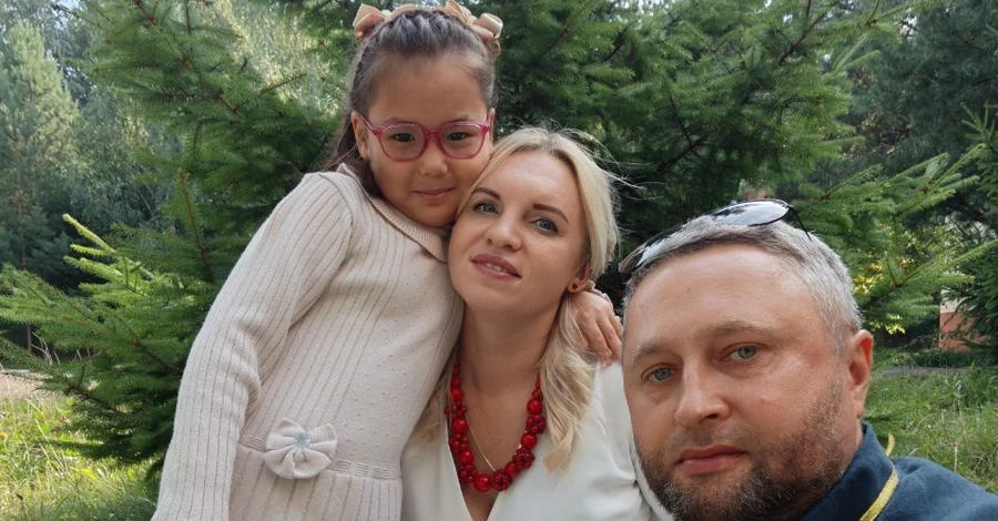 Няня, удочерившая брошенного китайского младенца: До сих пор не верю, что я – мама