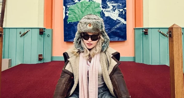 Мадонна опубликовала фото в шапке с гербом СССР