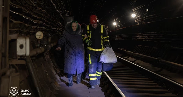 В Киеве спасатели вывели из метро около 500 человек  