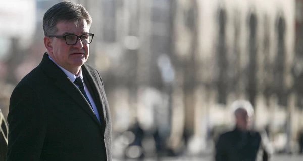 Советник Фицо уходит в отставку после упоминания его имени в файлах Эпштейна