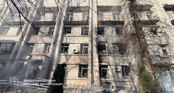 В Запорожье россияне нанесли удар по роддому, среди раненых - беременные женщины