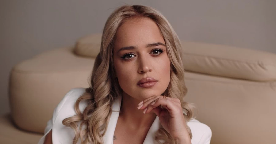 Вагітна блогерка Інна Бєлєнь у сльозах повідомила, що не змогла розписатися з коханим 