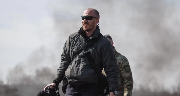 Президент наградил журналиста, спасшего ребенка во время обстрела Киевской области