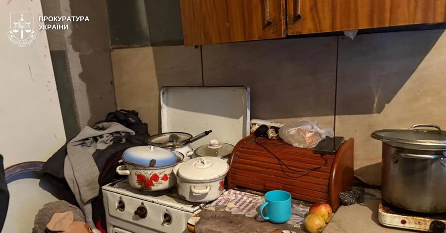 На Львівщині сімох дітей забрали з родини - поліція показала жахливі умови, в яких вони жили