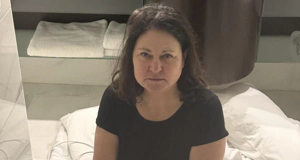 Посол ЕС в Украине ответила Захаровой, которая назвала “неэротичным” ее фото в ванной во время атаки РФ