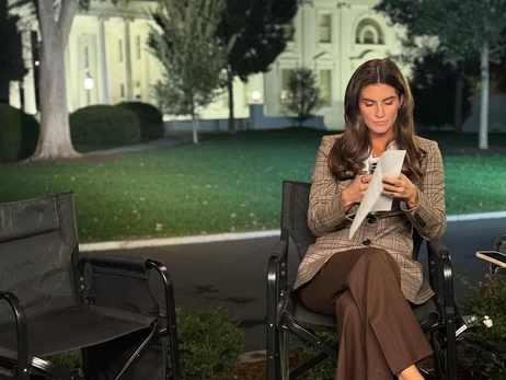 Трамп відчитав журналістку CNN за те, що вона ніколи не усміхається