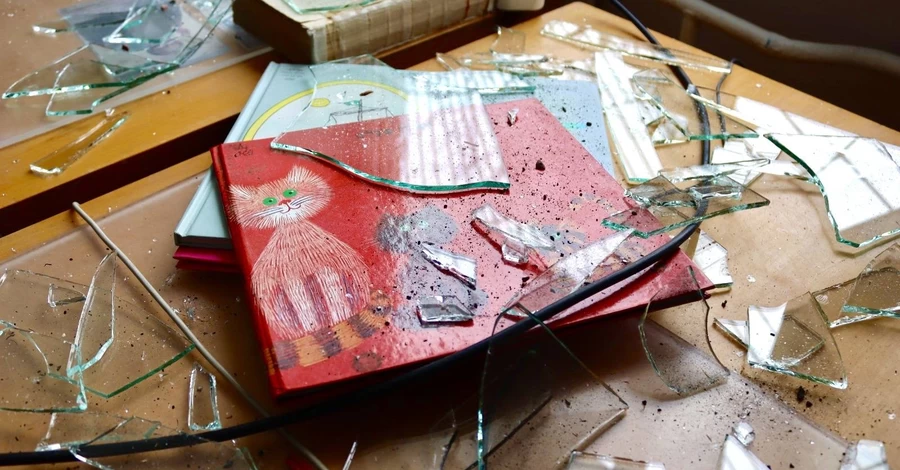 Российский дрон повредил окна, двери и укрытие Национальной библиотеки для детей