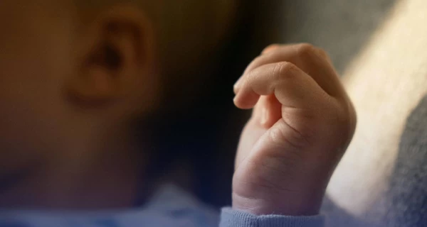 В Сумской области мать будут судить за смерть маленького сына от удушения