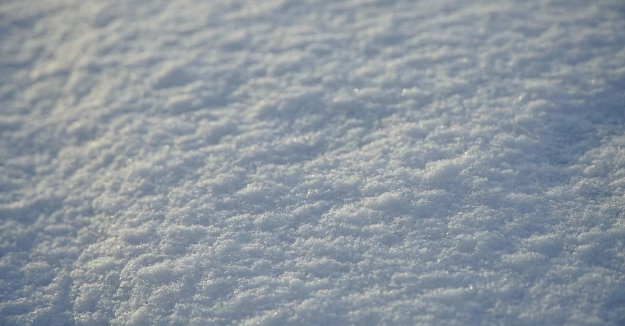 Частину України 8 лютого накриє сніг, на дорогах очікується ожеледь