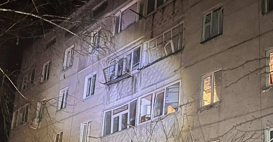 Росіяни обстріляли Херсон із РСЗВ, а в Чугуєві влучили дроном у багатоповерхівку