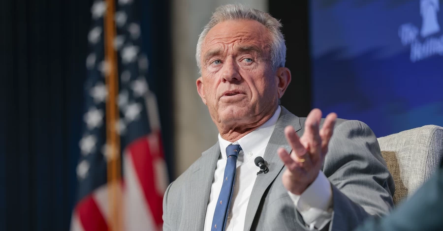 Глава МОЗ США заявив, що не боїться мікробів, адже «нюхав кокаїн із сидінь унітазів»