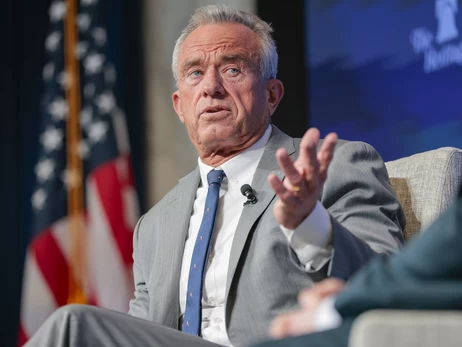 Глава Минздрава США заявил, что не боится микробов, ведь «нюхал кокаин с сидений унитазов»