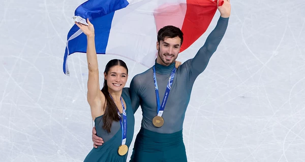 Скандальний французький дует фігуристів взяв золото Олімпіади - за що їх критикують
