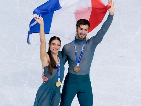 Скандальний французький дует фігуристів взяв золото Олімпіади - за що їх критикують
