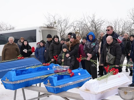 В Харьковской области простились с ветераном и его тремя детьми, погибшими от российского шахеда