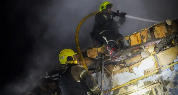 Россияне ночью атаковали жилые дома в Одессе, погибла женщина