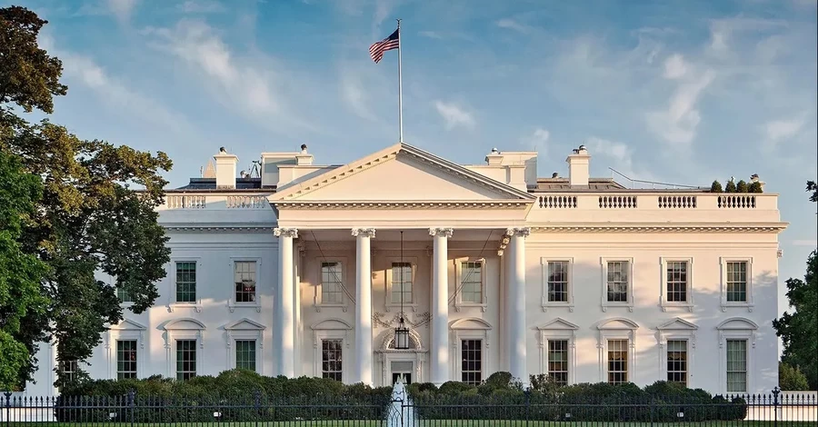 Белый дом опубликовал ко Дню влюбленных валентинки с Мадуро и Гренландией