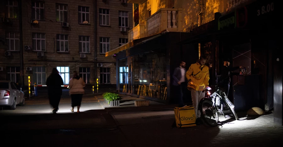 Частина Одеси після атаки РФ залишилася без світла, а у Чорноморську - воду подають за графіком