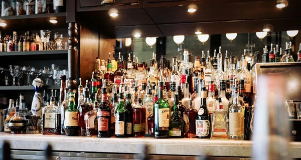 Покупайте, сколько хотите, но не пейте: о чем антиалкогольный план Кабинета министров