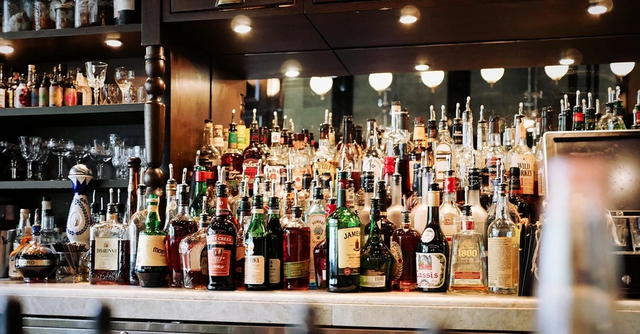 Купуйте, скільки хочете, але не пийте: про що антиалкогольний план Кабінету міністрів