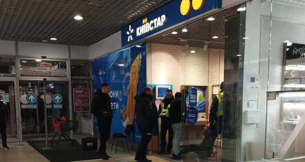 В ТЦ Хмельницкого мужчина напал на охранника, стрельба не подтвердилась