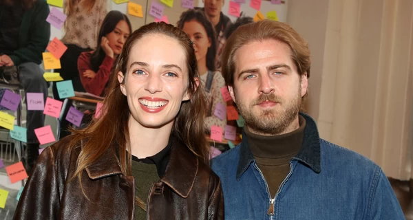 Звезда фильма «Очень странные дела» Майя Гоук тайно вышла замуж