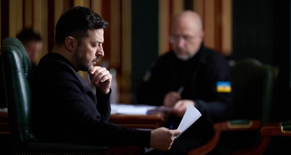 Зеленский поручил подготовить ПВО и дополнительные меры защиты из-за угрозы массированного удара РФ