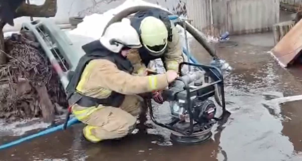 В Сумской области из-за непогоды затоплены дома, дороги и школы