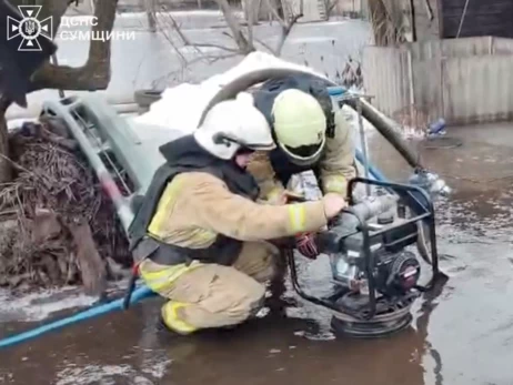В Сумской области из-за непогоды затоплены дома, дороги и школы