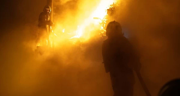 Ночная атака РФ: в Одессе есть раненые и повреждена многоэтажка, в Днепре - пожар в админздании 