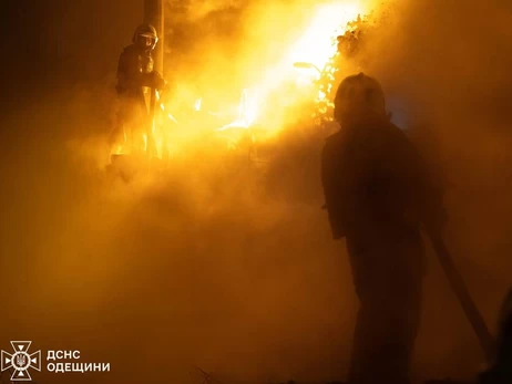 Нічні атаки РФ: в Одесі є поранені та пошкоджено багатоповерхівку, у Дніпрі - пожежа в адмінбудівлі 