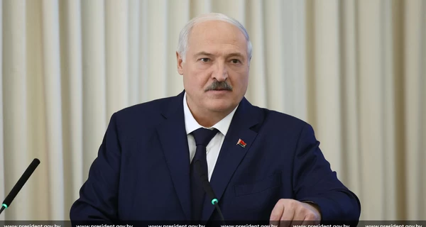 Зеленский ввел санкции против Лукашенко за помощь России в войне