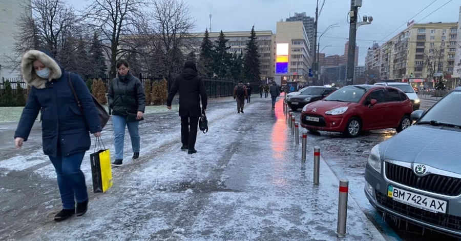 Ожеледиця у Києві: чи покарають відповідальних та як повернути гроші за лікування травми