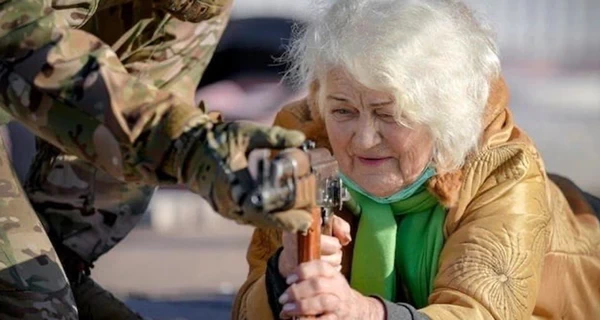 Пенсіонерка з автоматом: як сьогодні живе 82-річна Валентина Костянтинівська після порятунку з Маріуполя