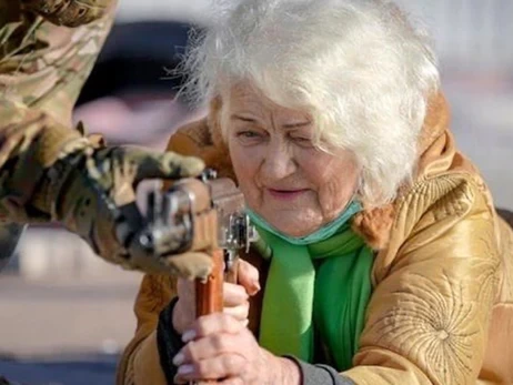 Пенсіонерка з автоматом: як сьогодні живе 82-річна Валентина Костянтинівська після порятунку з Маріуполя