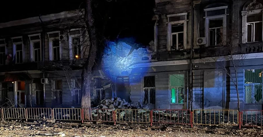 Росіяни вдарили дронами по Харкову, а в Одесі атакували житлові будинки та навчальний заклад