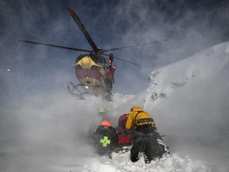 В Италии группу лыжников накрыло лавиной в Альпах, есть погибшие