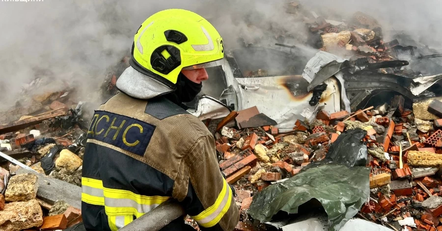 Росіяни вдарили по Запоріжжю, є загиблий, пошкоджено об’єкт інфраструктури