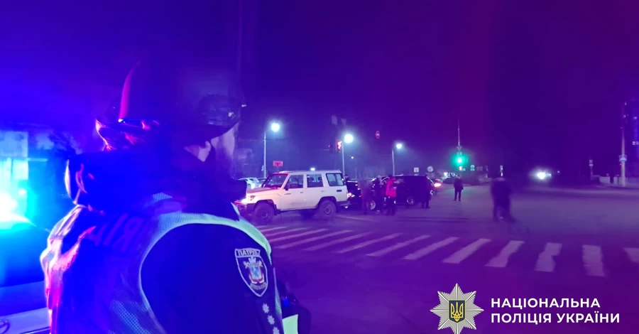 У Миколаєві пролунав вибух на АЗС,  поранено 7 поліцейських - прокуратура підтвердила теракт